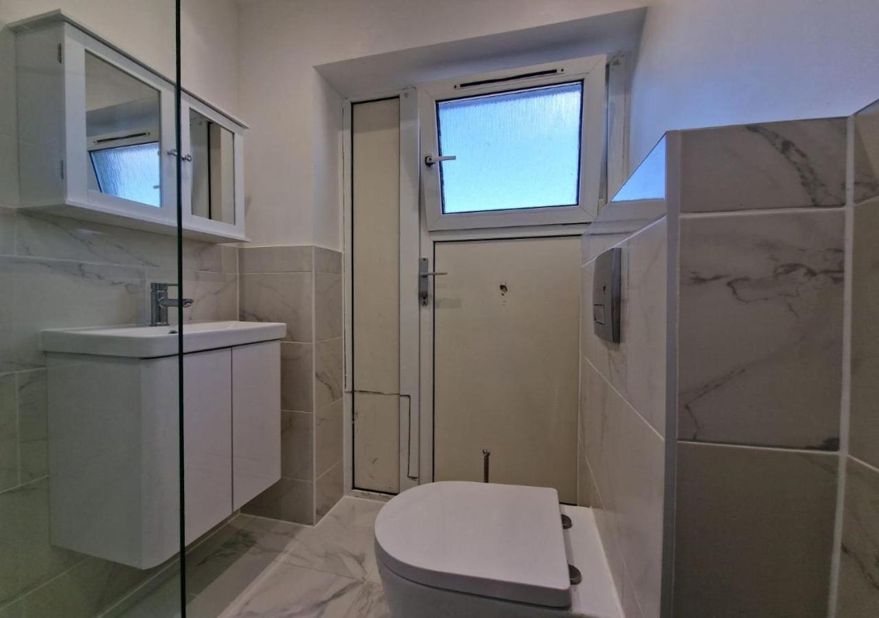 Private Room In London Enfield With Parking Exterior foto