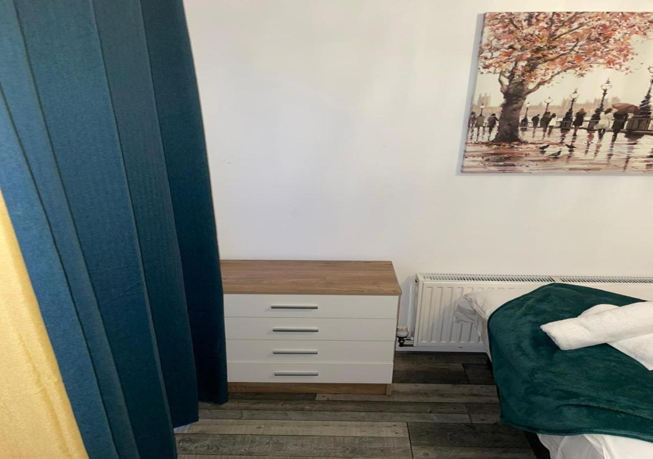Private Room In London Enfield With Parking Exterior foto