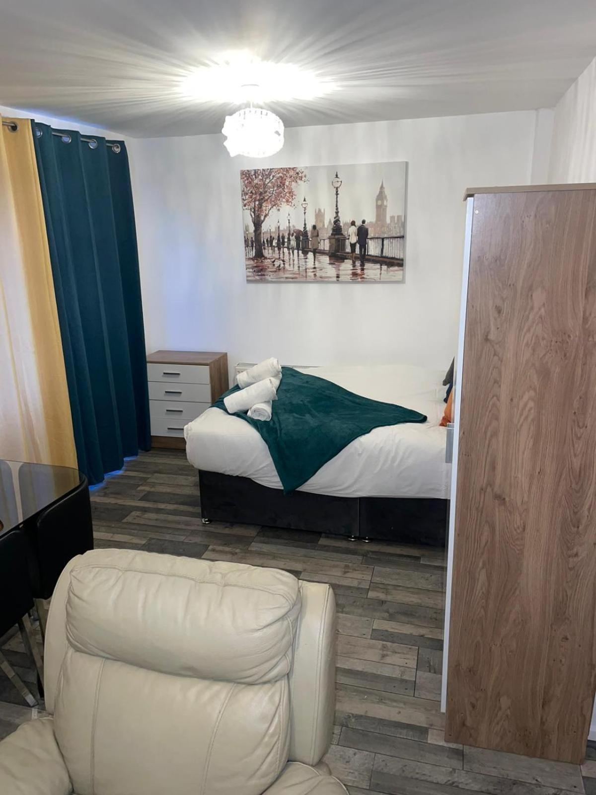 Private Room In London Enfield With Parking Exterior foto